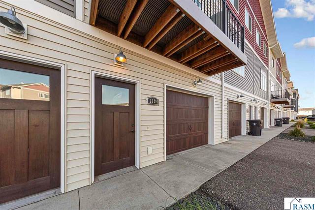 2194 Rolling Green Trail, North Mankato, MN 56003