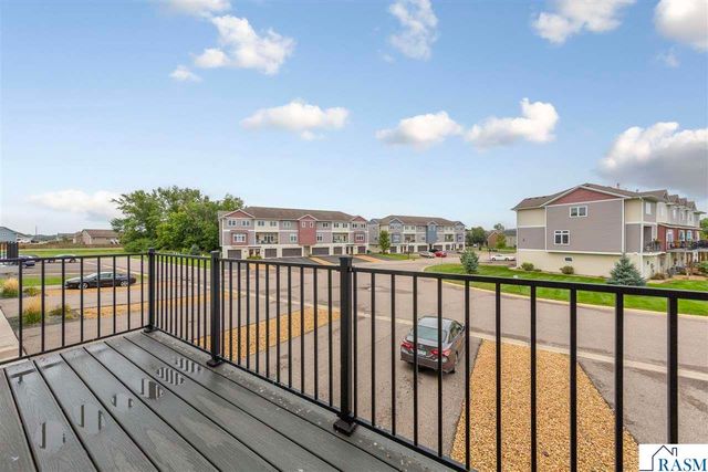 2194 Rolling Green Trail, North Mankato, MN 56003