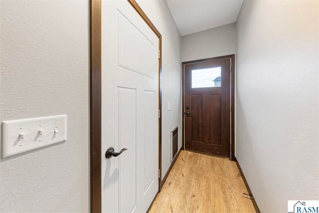 2194 Rolling Green Trail, North Mankato, MN 56003