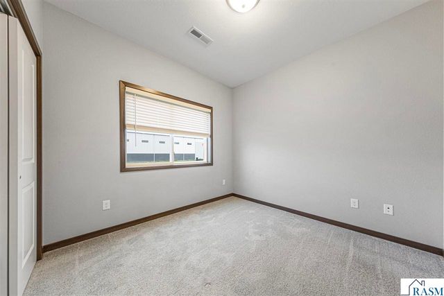 2194 Rolling Green Trail, North Mankato, MN 56003