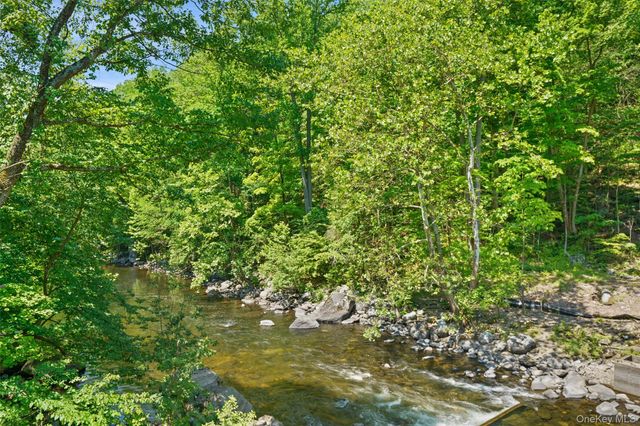 1017 Quaker Bridge Road E, Croton-on-hudson, NY 10567