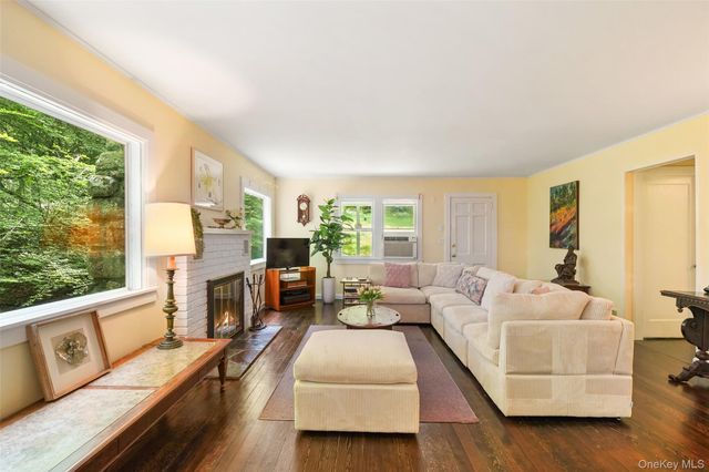 1017 Quaker Bridge Road E, Croton-on-hudson, NY 10567