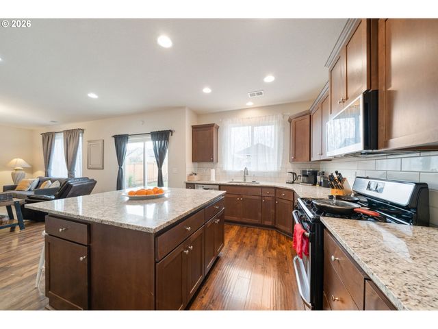 937 N GIBERT Ct, Ridgefield, WA 98642