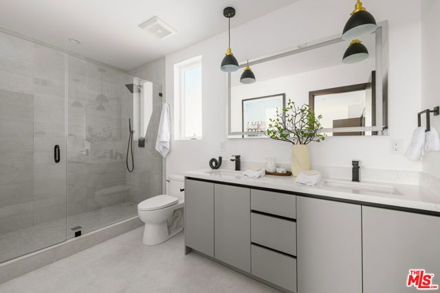 5843 David Avenue, Los Angeles, CA 90034
