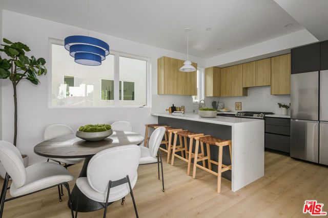 5843 David Avenue, Los Angeles, CA 90034