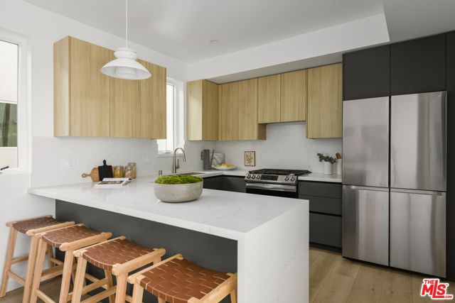 5843 David Avenue, Los Angeles, CA 90034