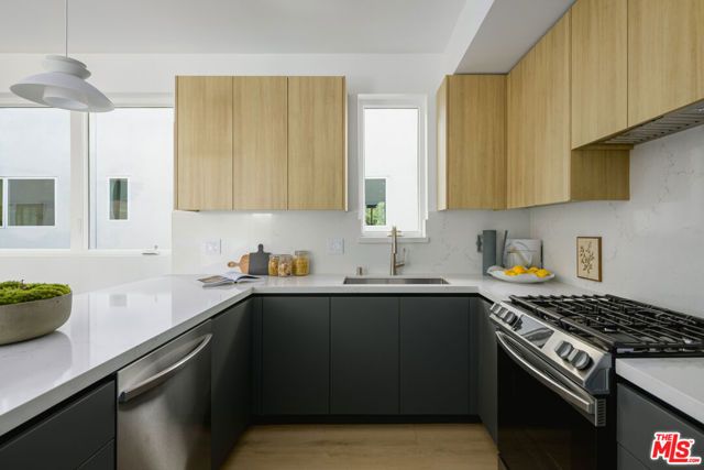 5843 David Avenue, Los Angeles, CA 90034