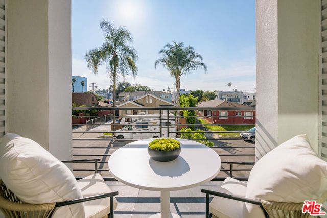 5843 David Avenue, Los Angeles, CA 90034