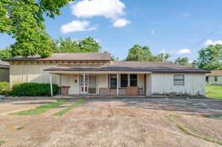 2170 E Cherry Street, Paris, TX 75460