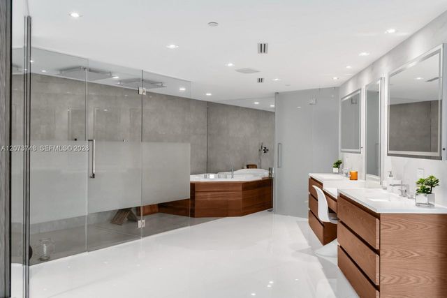 300 S Pointe Drive 3105, Miami Beach, FL 33139