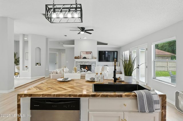 1750 GALLAHADION Court, Jacksonville, FL 32218