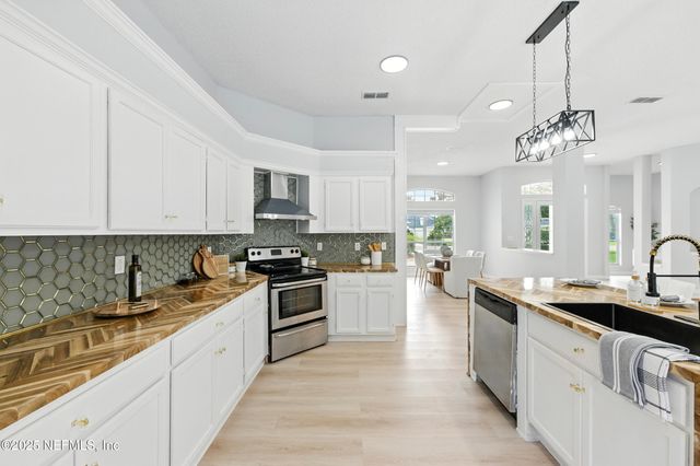 1750 GALLAHADION Court, Jacksonville, FL 32218