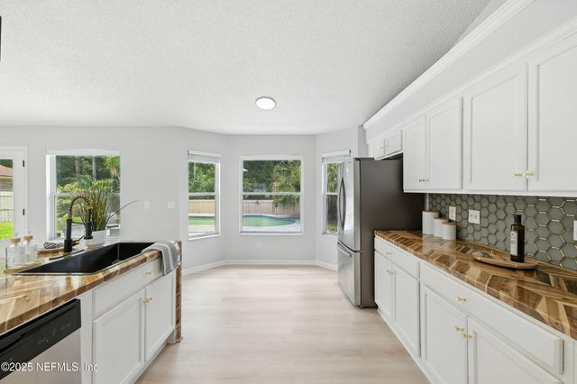 1750 GALLAHADION Court, Jacksonville, FL 32218