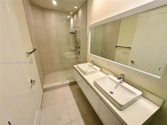 6415 NW 102nd Path 204, Miami, FL 33178