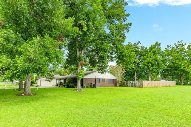 208 Lostracco Street, Angleton, TX 77515