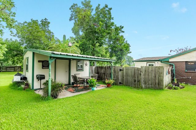 208 Lostracco Street, Angleton, TX 77515