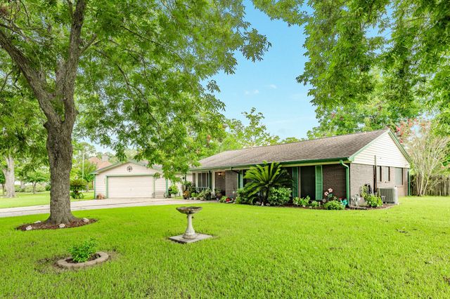 208 Lostracco Street, Angleton, TX 77515