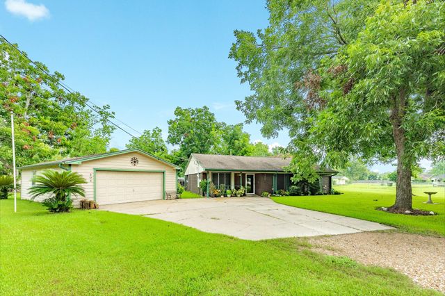 208 Lostracco Street, Angleton, TX 77515