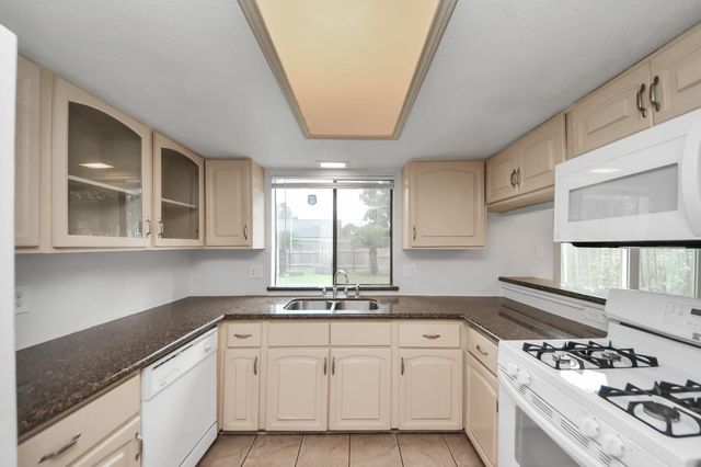 9423 Garden Bridge Street, Houston, TX 77075