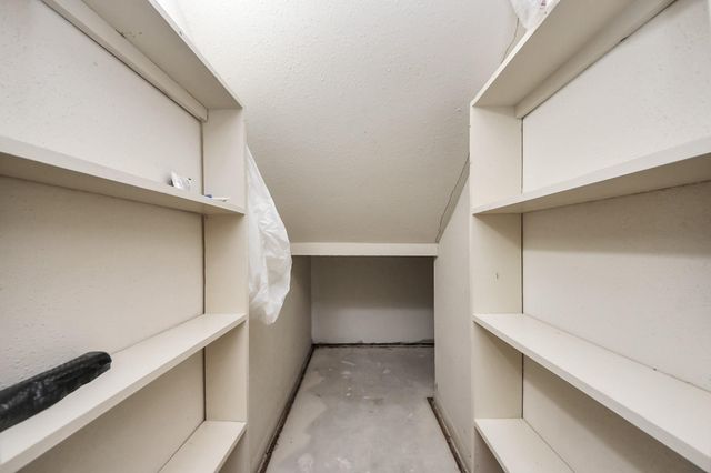 9423 Garden Bridge Street, Houston, TX 77075