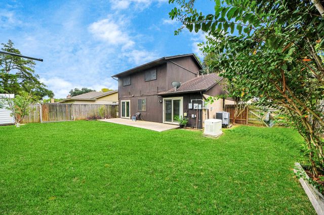 9423 Garden Bridge Street, Houston, TX 77075