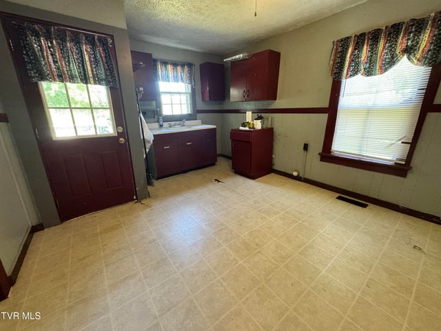 713 Rollers Alley, Bristol, TN 37620