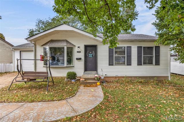 12139 Belaire Place, Maryland Heights, MO 63043