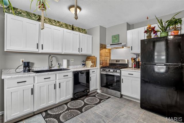 12139 Belaire Place, Maryland Heights, MO 63043