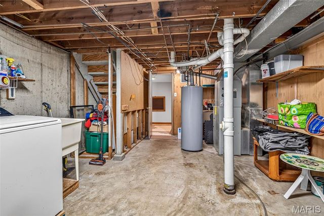 12139 Belaire Place, Maryland Heights, MO 63043