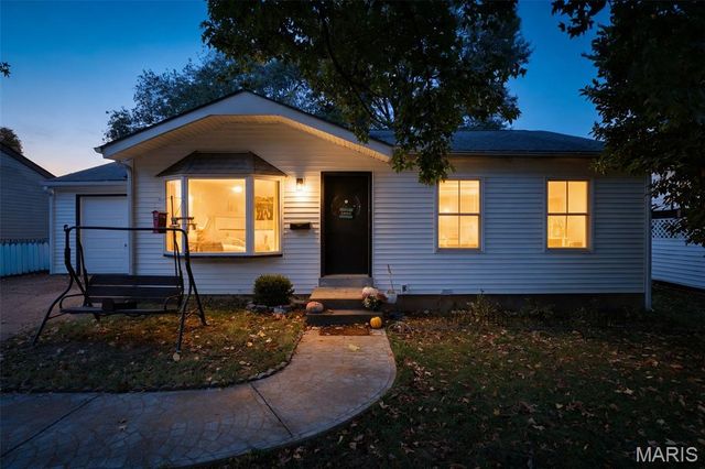 12139 Belaire Place, Maryland Heights, MO 63043