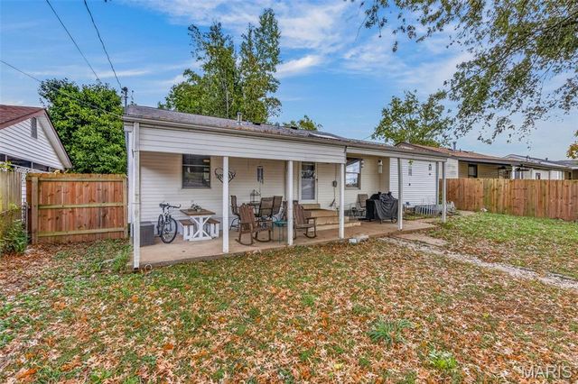 12139 Belaire Place, Maryland Heights, MO 63043