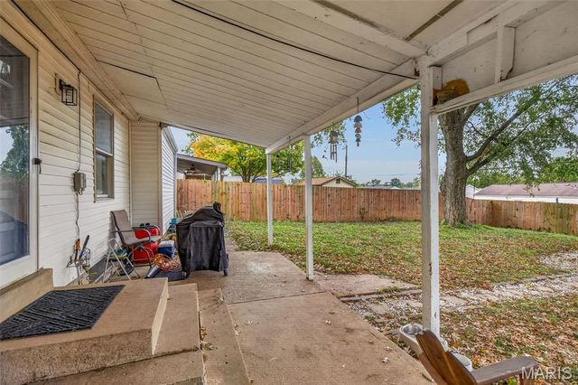 12139 Belaire Place, Maryland Heights, MO 63043