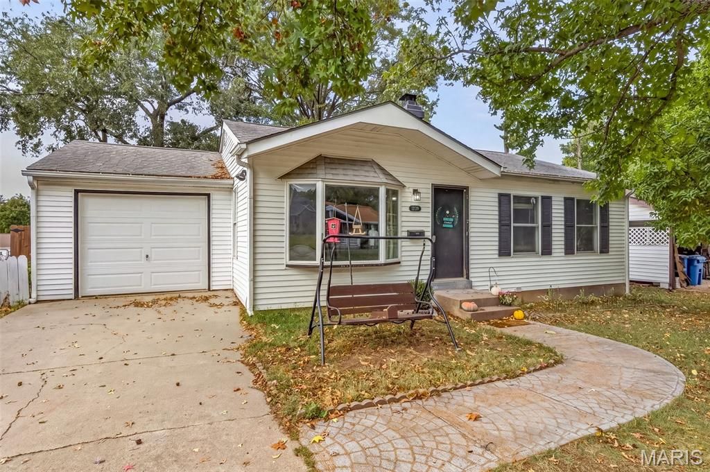 12139 Belaire Place, Maryland Heights, MO 63043