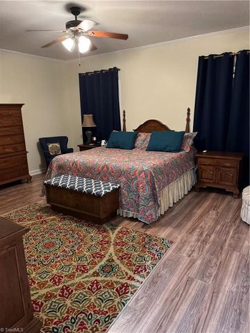 1805 Country Club Drive, High Point, NC 27262