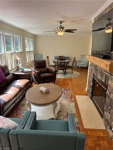 1805 Country Club Drive, High Point, NC 27262