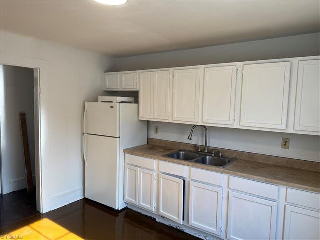 2211 Cleveland Avenue, Winston-salem, NC 27105