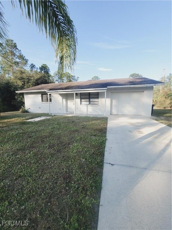 2111 Abbott AVE, Alva, FL 33920
