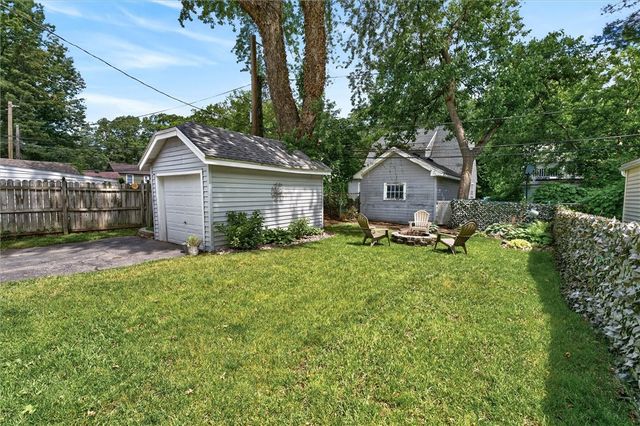 68 Chelsea Road, Irondequoit, NY 14617