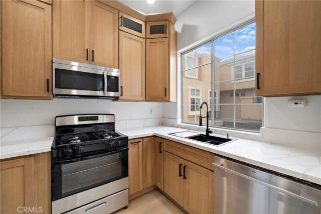 18 Crivelli Aisle, Irvine, CA 92606