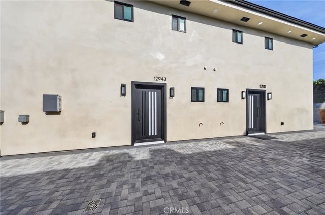 12943 W Kilikia Drive, North Hollywood, CA 91605