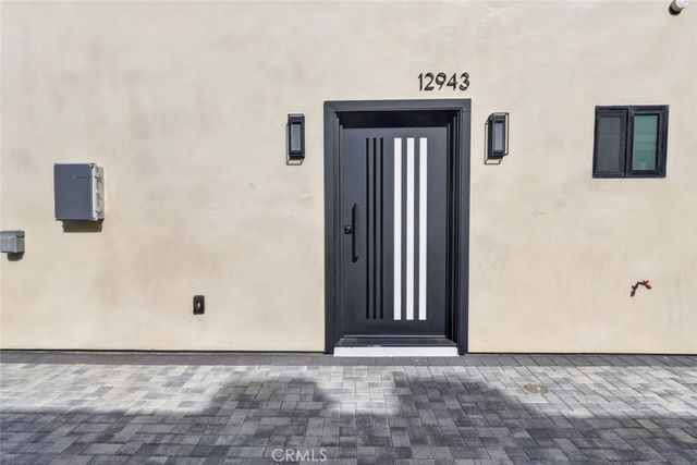 12943 W Kilikia Drive, North Hollywood, CA 91605