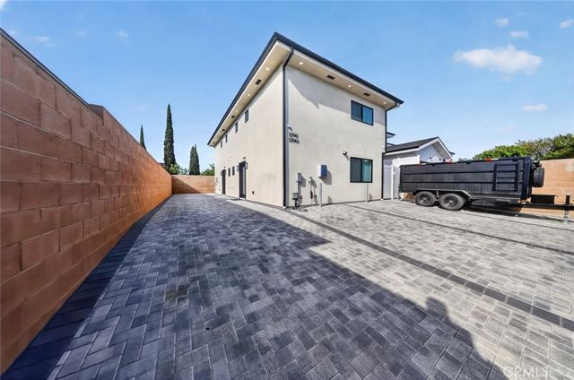 12943 W Kilikia Drive, North Hollywood, CA 91605