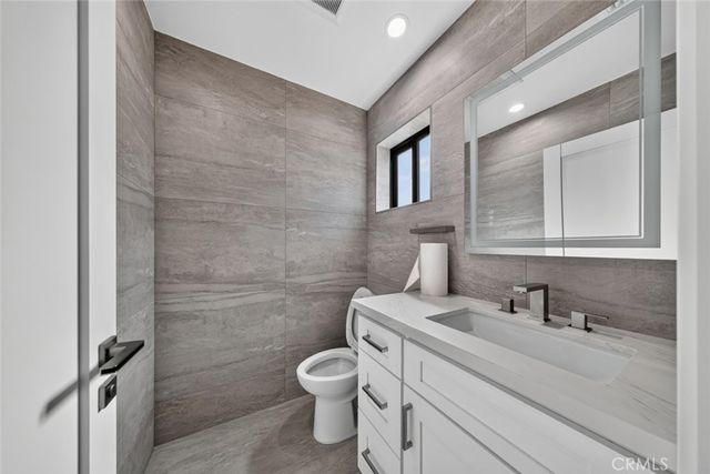 12943 W Kilikia Drive, North Hollywood, CA 91605
