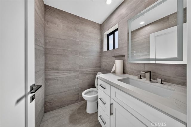 12943 W Kilikia Drive, North Hollywood, CA 91605