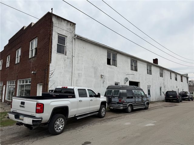 402 Main St, Masontown, PA 15417