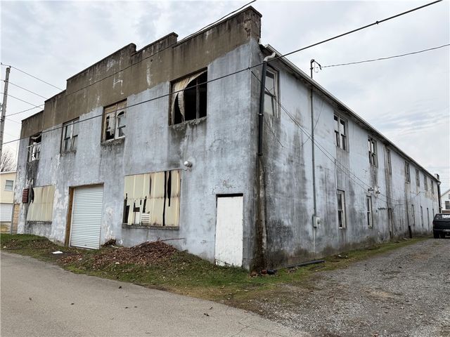 402 Main St, Masontown, PA 15417