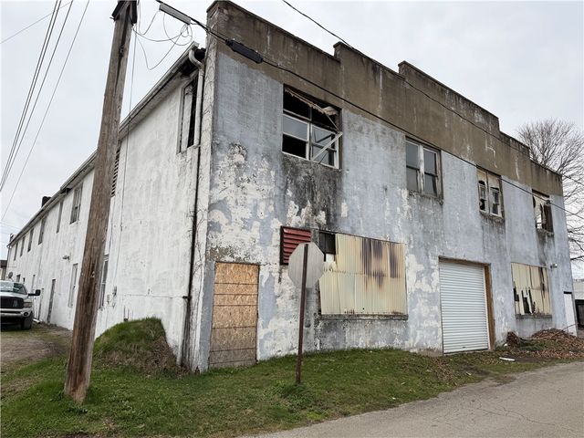 402 Main St, Masontown, PA 15417