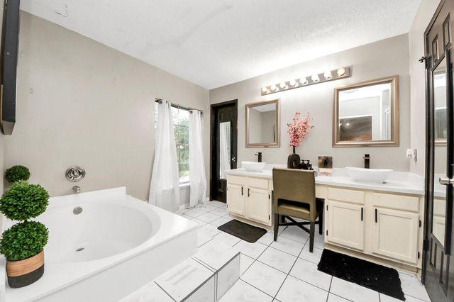 3925 Spring Crest Court, Pearland, TX 77584
