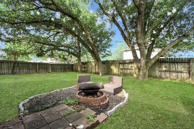 3925 Spring Crest Court, Pearland, TX 77584