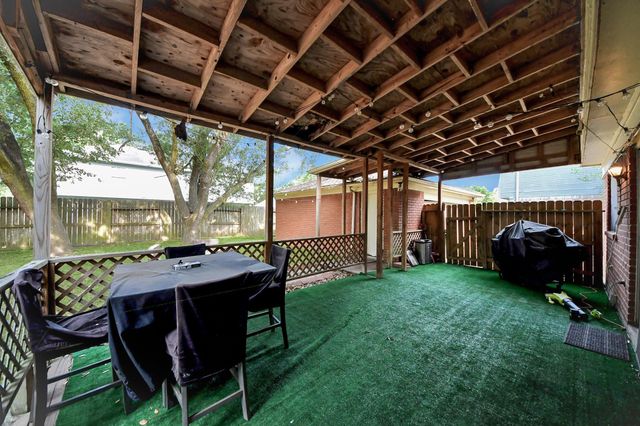 3925 Spring Crest Court, Pearland, TX 77584